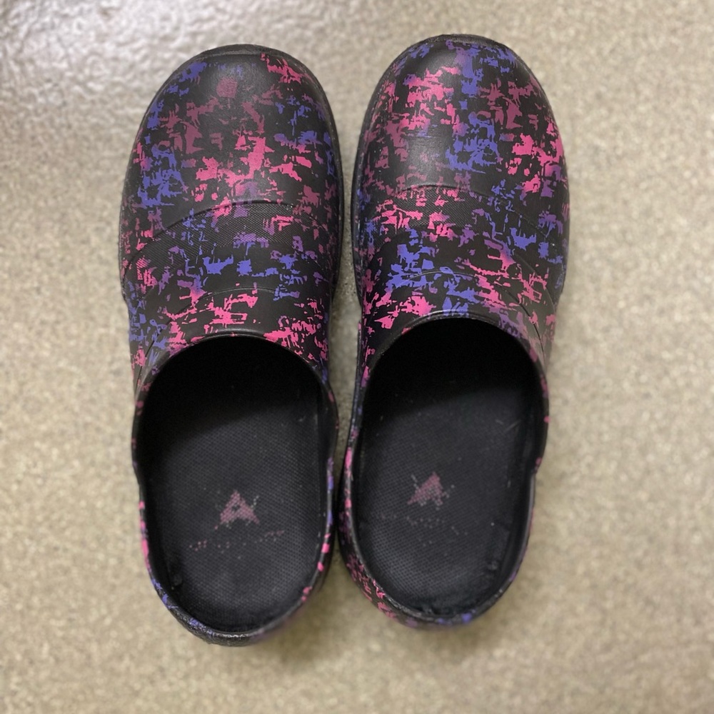 Cute & Comfy Nursing Clogs 👩🏼‍⚕️